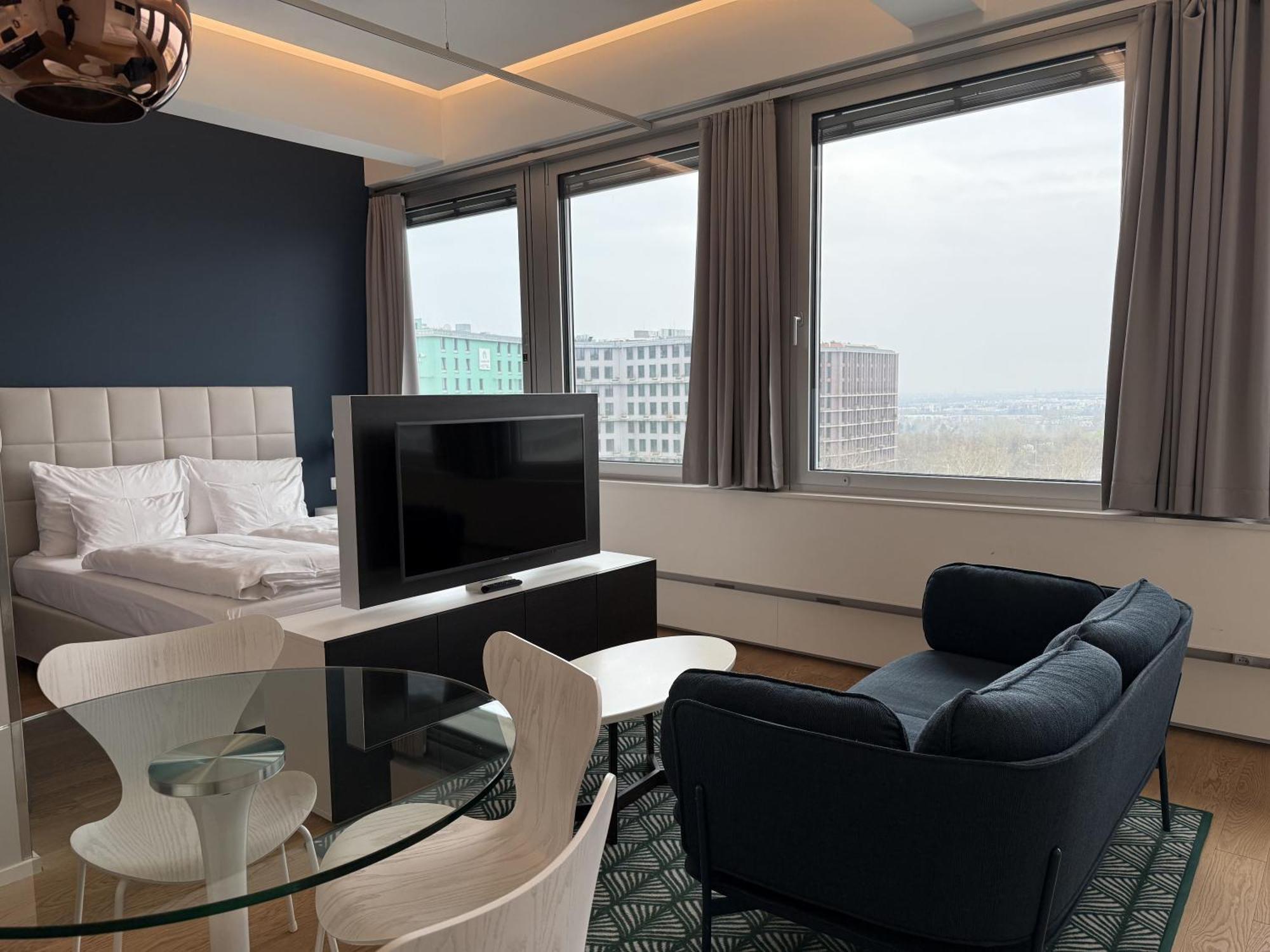 Penthouse-flair With Skyline-view Apartment *